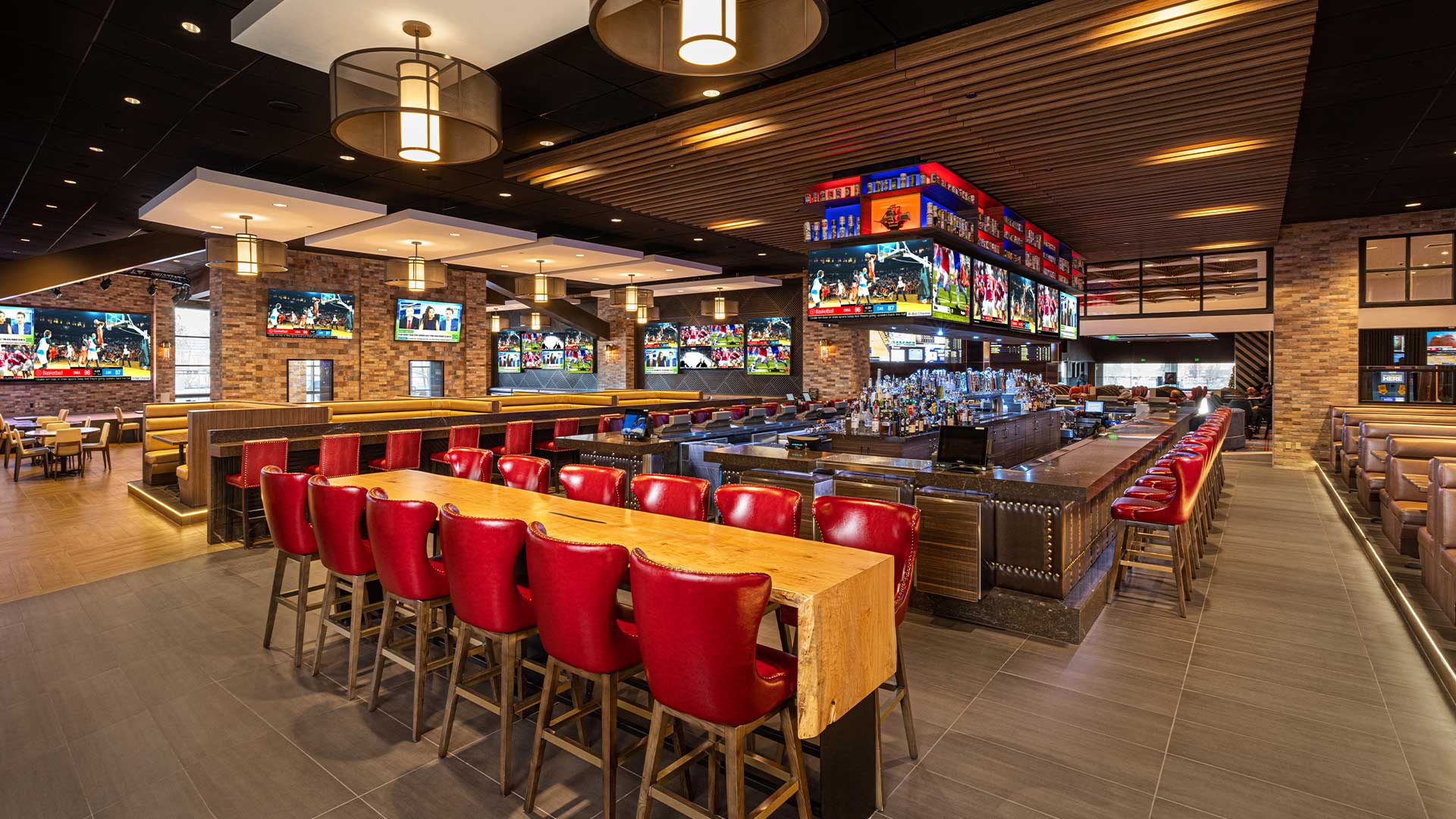 Chickies-and-Petes-view-of-bar-and-dining-room-from-main-entrance-hero-image_v02_1920x1080